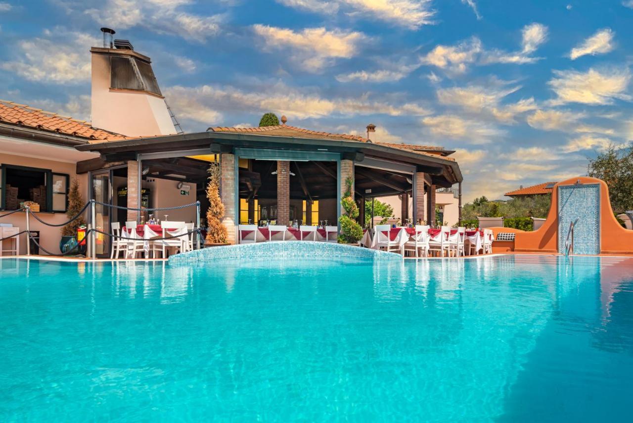 Hotel La Pietra Restaurant ฟอสดิโนโว ภายนอก รูปภาพ