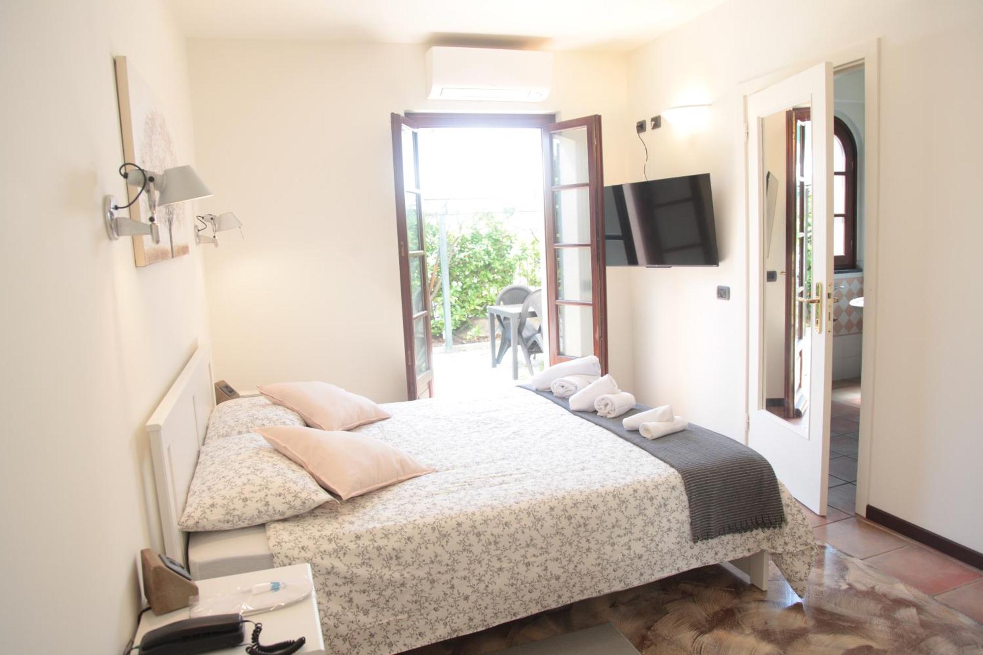 Hotel La Pietra Restaurant ฟอสดิโนโว ภายนอก รูปภาพ